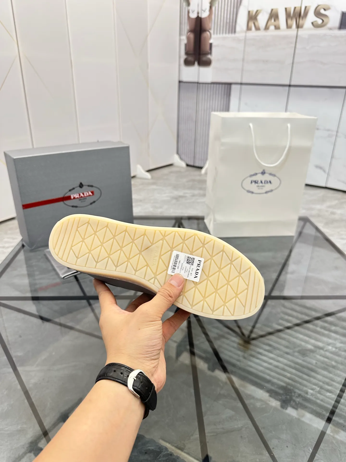 Men's shoes for sale 💰: 💰P540¥ High-end top quality Product trademark: Prada *"Prada*" low-top casual shoes Regular size: 38-45 (can be customized to 46) Product materials: imported first-layer cowhide for the upper, water-dyed cowhide lining, cowhide feet, original outsole. No.: 001